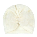 Textura detallada del gorro turbante para bebé en punto de canalé crudo con lazo de organza - Blanco Roto