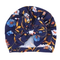 Detailansicht der dunkelblauen Baby-Turbanmütze mit Blumenmuster und großer Schleife - Dunkelblaues Blumenmuster (8#)