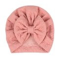 Detailansicht der rosa Baby-Turban-Mütze mit gesteppter Textur und großer Schleife - Altrosa