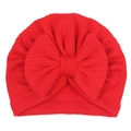 Dettaglio del turbante neonato in maglia rossa con grande fiocco e fodera morbida - Rosso
