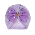 Détail du turban violet pour bébé avec un nœud décoratif doré à pois brillants - Violet