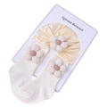 Ensemble bonnet et chaussettes en maille jaune pour bébé avec fleurs 3D rayées - Beige Ensemble