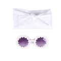 Détail de l'ensemble bandeau bébé blanc côtelé et lunettes de soleil rondes marguerite - Style Nœud / Blanc