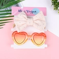 Set fascia con fiocco e occhiali da sole a cuore con sfumature per bambini su carta - Bianco Sporco e Sfumato