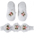 Détail de l'ensemble chaussettes et bandeau bébé avec fleurs en résille et roses en satin - Floral Blanc