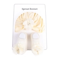 Ensemble bonnet et chaussettes bébé crème avec fleurs en mousseline et perles - Chaussettes Courtes / Beige
