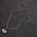 Collar moderno de acero inoxidable plateado con cadena de clip asimétrica y colgante de corazón - Color Acero