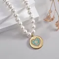 Collana di perle stile francese con ciondolo a medaglione d'oro e cuore blu - Cuore Blu Lago