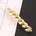Eleganter goldener gedrehter Metall-Haarclip mit poliertem Finish für Vintage-Stil - Gold