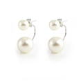 Elegantes pendientes de doble perla con ganchos en C plateados y perlas blancas - Plateado