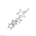 Dettaglio del fermaglio a stella argento con strass e texture opaca su fondo bianco - Stile Zirconia / Argento