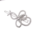 Fermaglio per capelli a fiori d'argento con strass e perla su sfondo bianco - Stile Strass Argento