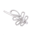 Fermaglio per capelli in argento con design a fiori cavi, strass e perle bianche - Stile Perla Tono Argento