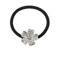 Primer plano del lazo elástico negro para el cabello con flor plateada y pedrería brillante - Estilo Flor Plateada Strass