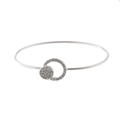 Eleganter silberner Armreif mit ineinandergreifenden Ringen und funkelndem Kristallpavé - Silber
