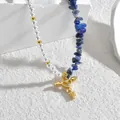 Collier minimaliste en perles et pierres bleues avec pendentif clé cœur doré - Pierre Bleue Clé Cœur