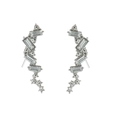 Vista macro detallada de pendientes crawler de plata con circonitas rectangulares - Plateado