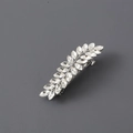 Elegante fermaglio per capelli a foglia d'argento con strass marquise su fondo grigio - Argento