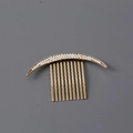 Dettaglio del pettine per capelli a mezzaluna con placcatura in oro e strass lucidi - Stile Mezzaluna Bronzo Antico