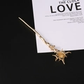 Horquilla de rosa dorada gótica con diseño de vid de espinas sobre fondo elegante - Dorado