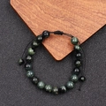 Detail van verstelbare geweven kralenarmband met donkergroene en zwarte natuursteen - Afrikaans Turkoois