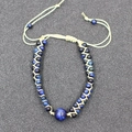 Handgefertigtes doppellagiges gewebtes Armband mit blauen Tigerauge-Perlen und Kordel - Blaues Tigerauge