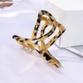 Elegant gold metal hair claw clip with cream tortoise shell pattern for women - Light Tortoiseshell