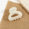 Minimalistische cremefarbene Haarklammer aus Acetat mit Perlmutteffekt für das Styling - Perlmuttweiß