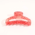 Dettaglio del fermaglio per capelli in acetato rosa con scaglie di glitter dorati - Stile Picchiettato / Rosso Anguria