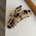 Detailed shot of leopard pattern acetate hair claw with France handmade logo and rhinestones - Light Leopard