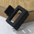 Minimalistische mat zwarte haarclip van acetaat met een rechthoekig geometrisch ontwerp - Matzwart Plastic 5.2cm
