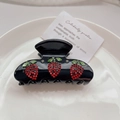 Détail de la pince à cheveux noire avec motifs de fraises en cristaux rouges brillants - M / Noir