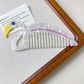 Pettine per capelli in acetato a forma di uccello con elegante trama marmorizzata bianca - Cigno a Linee / 12cm*5.5cm