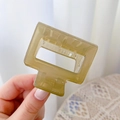 Detail of square hollow hair claw clip made of translucent resin with a metal spring - 5cm / Matcha Green