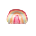 Dettaglio di una mini molletta per capelli arcobaleno con finitura glitterata su acrilico - Grande Arcobaleno 4,8cm