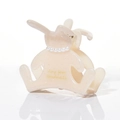 Détail macro d'une pince à cheveux lapin crème avec perles et finition pailletée dorée - Blanc Pur 4.8cm