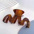 Detailed macro view showing the gold France Handmade stamp inside the amber hair claw - Wave Coffee - 9cm