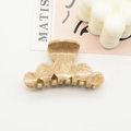 Détail d'une pince à cheveux en acétate beige à motif marbré avec dents arrondies - Env. 8,5 cm / Brun Thé au Lait