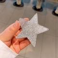 Dettaglio di un mollettone a forma di stella con finitura glitterata argento lucido - Pinza a Stella Grande Grigio Argento