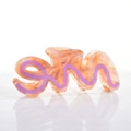 Macro detail van haarklem van celluloseacetaat met oranje marmeren textuur effect - Paars
