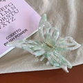 Dettaglio della clip per capelli a farfalla con trama marmorizzata verde chiaro - Grande / Verde