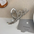 Silberne Haarklammer aus Metall mit LOVE-Schriftzug und einer einzelnen weißen Perle - 12cm / Silber