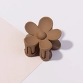 Molla per capelli a fiore marrone moka opaco con cinque petali per acconciature eleganti - 3.5cm / Marrone chiaro