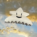 Sternförmige Haarklammer aus Acetat in Creme mit Smiley auf Wolkenhintergrund - Weiß