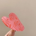 Rosafarbene herzförmige Haarklammer aus Acryl mit Made for Love Schriftzug - Ca. 7,3 cm / Rosenrosa