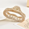 Detalle de la pinza para el pelo de acetato jaspeado crema con muelle de metal dorado - Aprox 11cm / Gris Beige