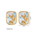 Detailopname van vintage tulp oorbellen met afmetingen 2,3cm hoogte en 1,8cm breedte - Stud oorbellen