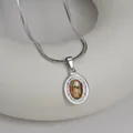 Collana con pendente ovale della Vergine Maria in acciaio inossidabile dorato 18k e cristalli - Colore Acciaio (1927 Collana)