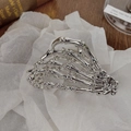 Pinza para el cabello con mano de esqueleto en aleación de plata pulida de diseño único - Plateado