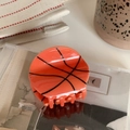 Creatieve basketbal haarclip in oranje afwerking voor styling van vrouwenharen - Basketbal Haarklem